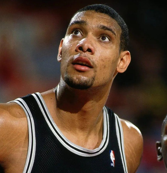 全国第十二届残疾人运动会：辽宁选手刘爽赛艇赛场连夺两金（辽宁选手刘爽在全国第十二届残运会赛艇项目连摘两金）