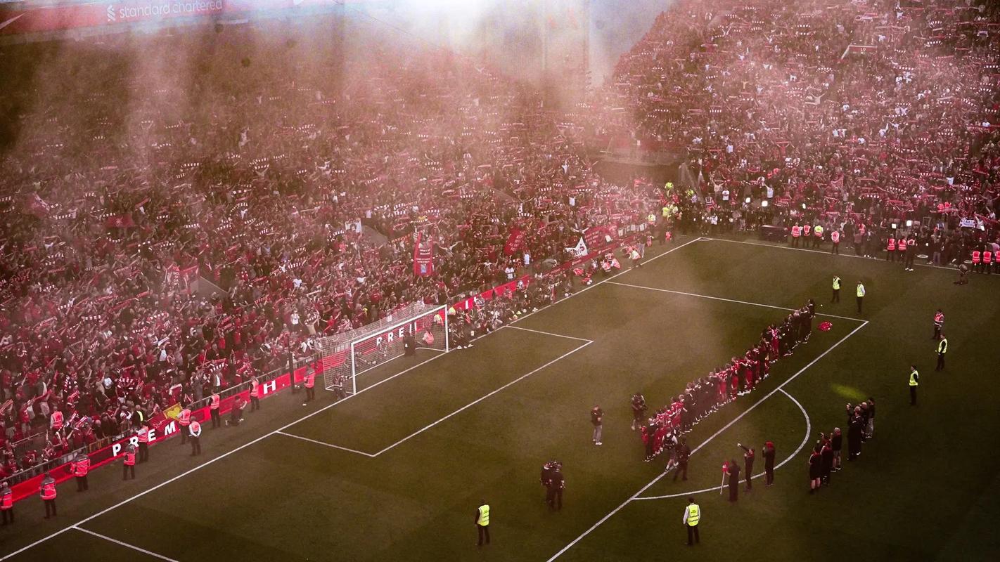 FC26美丽足球：维蒂尼亚、德容领衔，金外脚背夸雷斯马在列（FC26华丽足球：德容、维蒂尼亚领衔，外脚背大师夸雷斯马上榜）