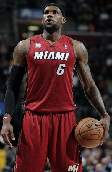 国脚庆祝破门动作刷屏社交媒体（国脚破门庆祝动作火遍社交平台）