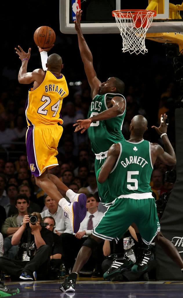 本菲卡客场2-0阿贾克斯，萨穆埃尔-达尔、巴雷罗建功（本菲卡客场2-0击败阿贾克斯 萨穆埃尔-达尔与巴雷罗破门）