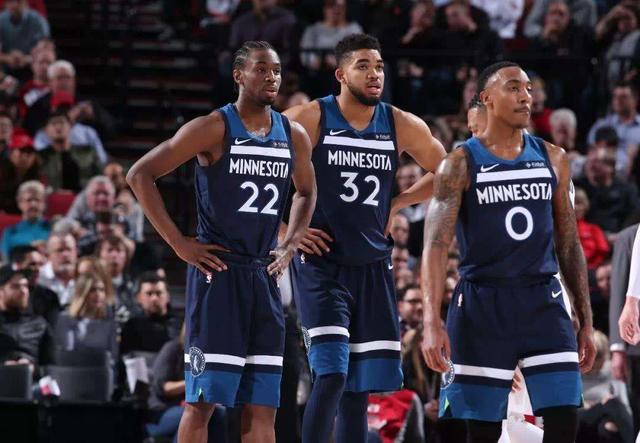 雷迪克执教水平上升，詹姆斯一数据联盟第一，湖人三巨头越打越猛（雷迪克执教精进，詹姆斯一项联盟第一，湖人三巨头越战越勇）