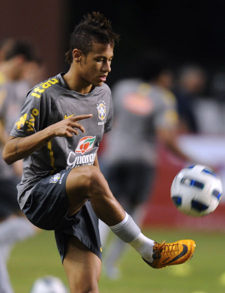 阿德里亚诺：感谢球迷还称我为皇帝；伊布是我合作过最强队友（阿德里亚诺致谢仍称他“皇帝”的球迷：伊布是我生涯最强队友）