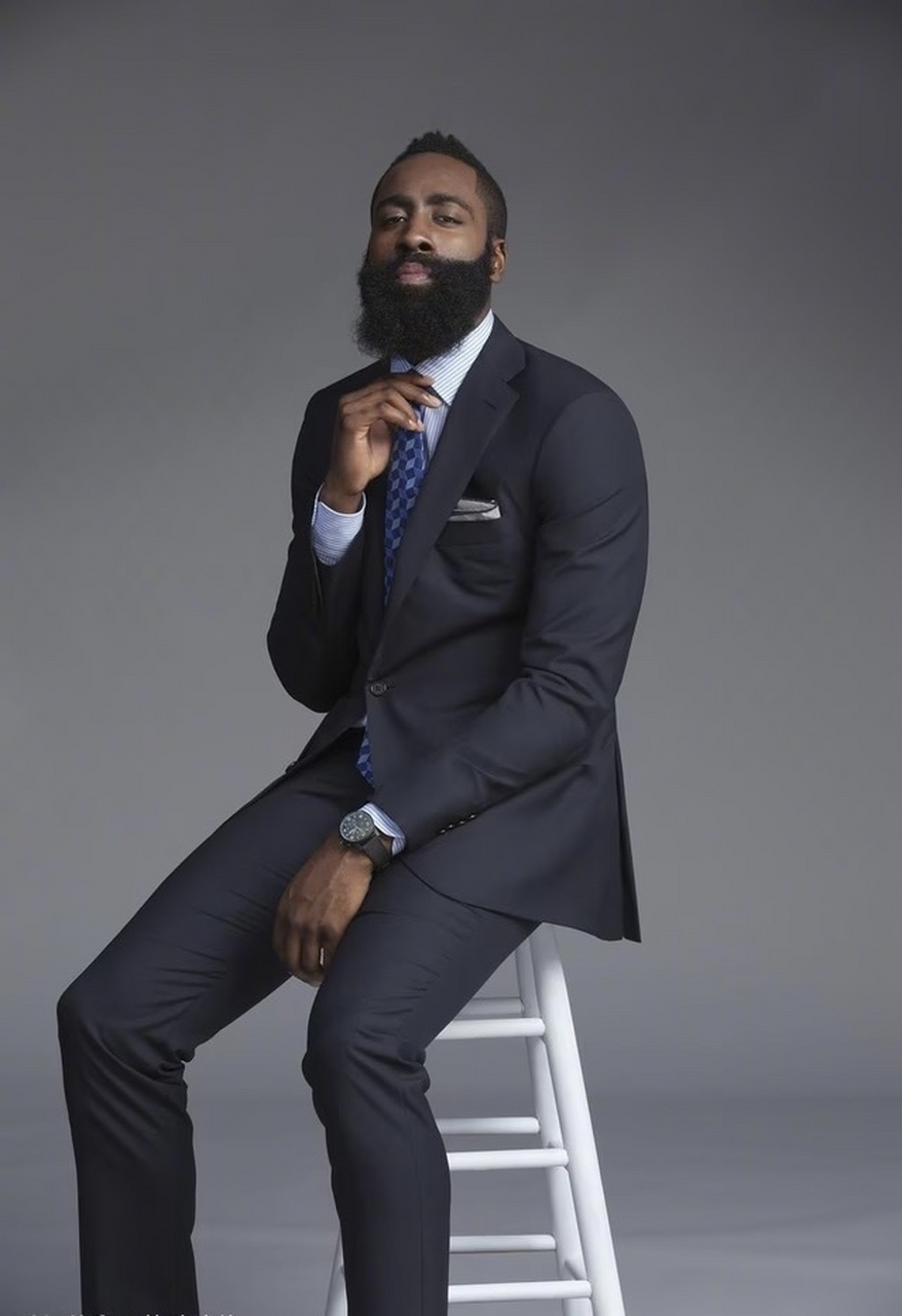 慕尼黑1860主席曾抱怨海纳未认出自己，拜仁球迷拉横幅回怼（曾抱怨海纳不认识自己，慕尼黑1860主席遭拜仁球迷横幅回击）