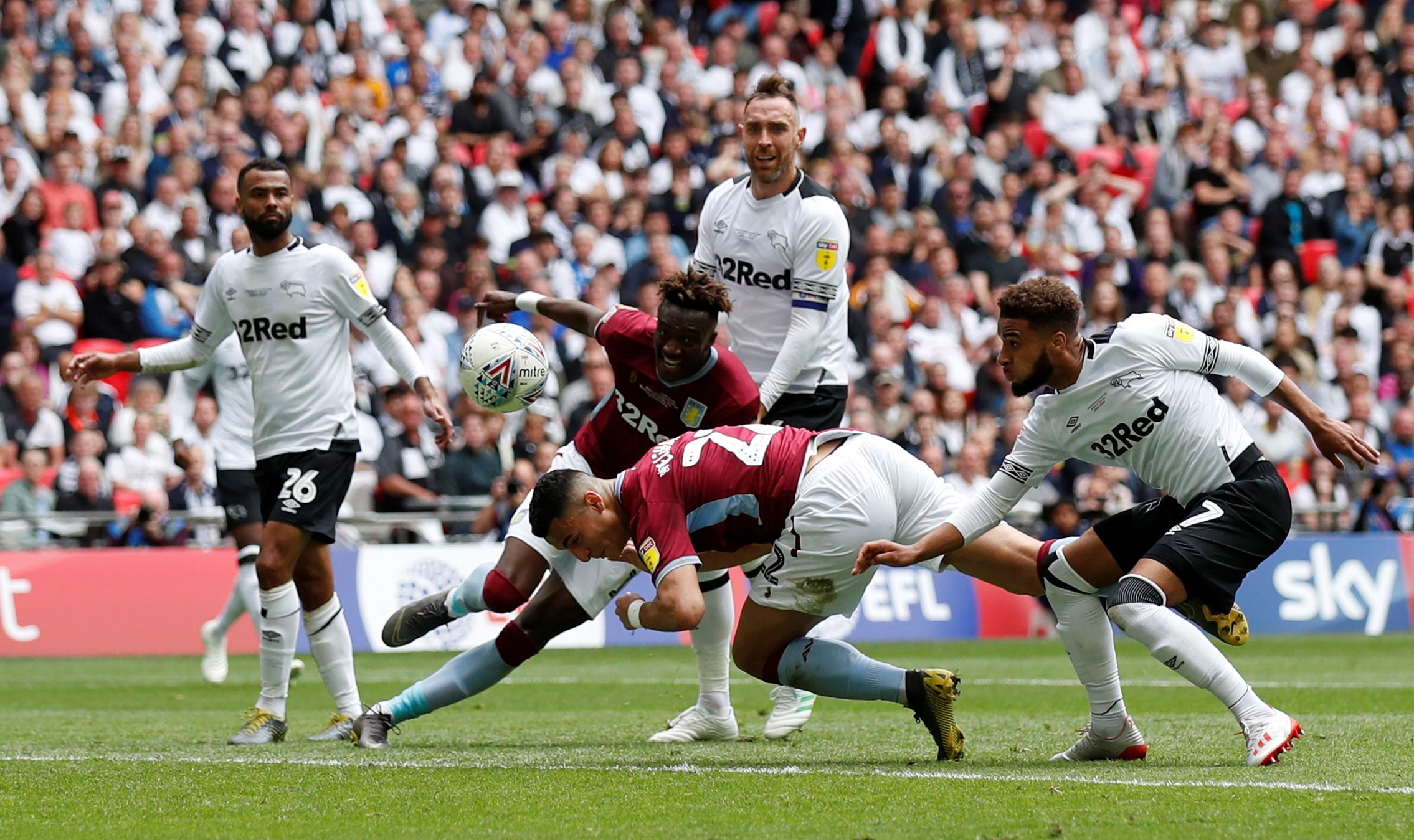 NBA：湖人遭遇惨败 浓眉受困犯规困扰（NBA：湖人惨负，浓眉深陷犯规麻烦）