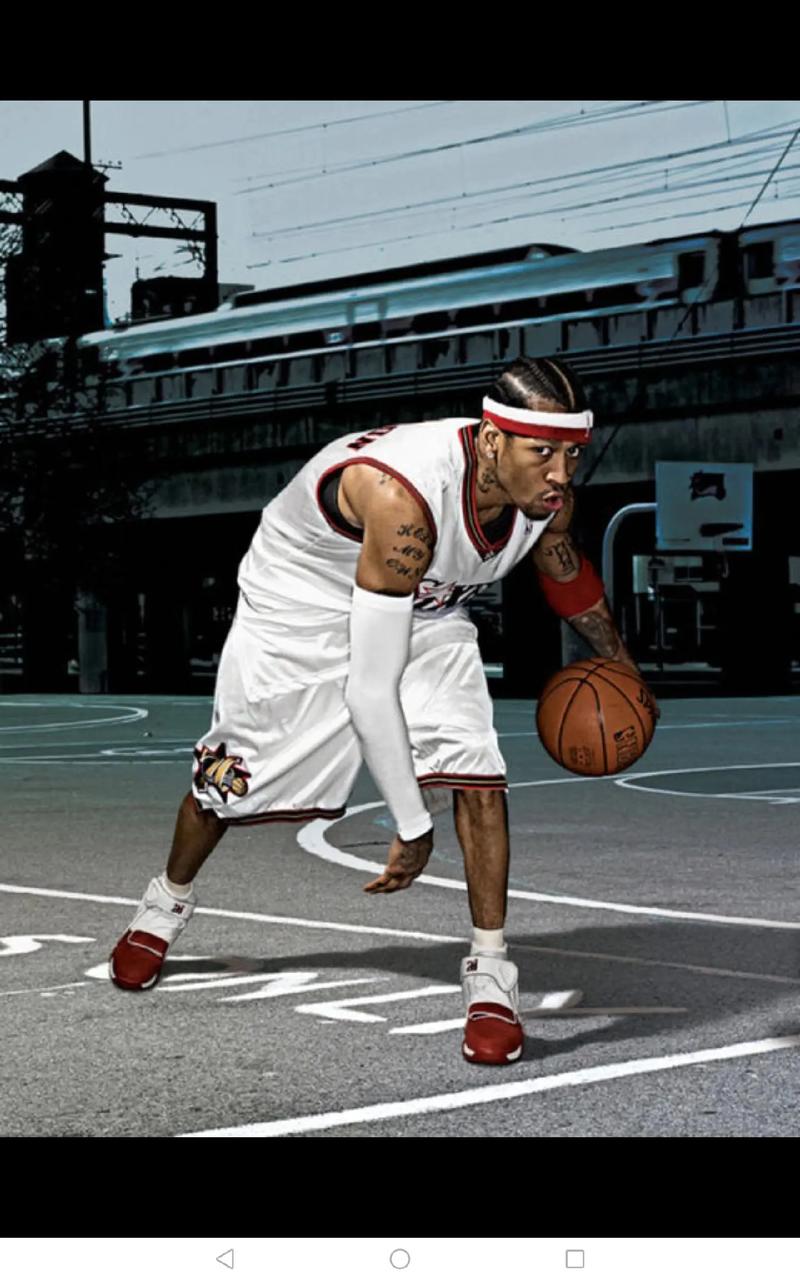 图片报：诺伊尔调整了训练流程，乌尔比希也激励着他继续（图片报：诺伊尔更新训练计划，乌尔比希持续为其打气）