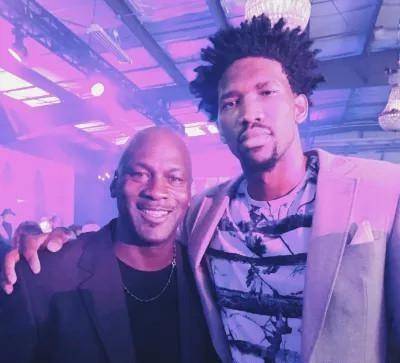 李嗣镕：大家都没想到我首秀进球，下来都恭喜我（李嗣镕首秀破门出人意料，赛后获众人祝贺）