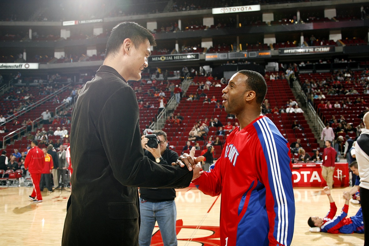 杜兰特高效输出 三节打卡终结悬念（杜兰特火力全开 三节下班锁定胜局）